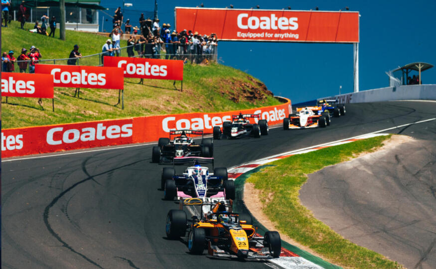 S5000 at Bathurst – the category was subsequently banned from the Mountain – the only category ever banned – on ‘safety’ grounds. Image: ARG/KALISZ